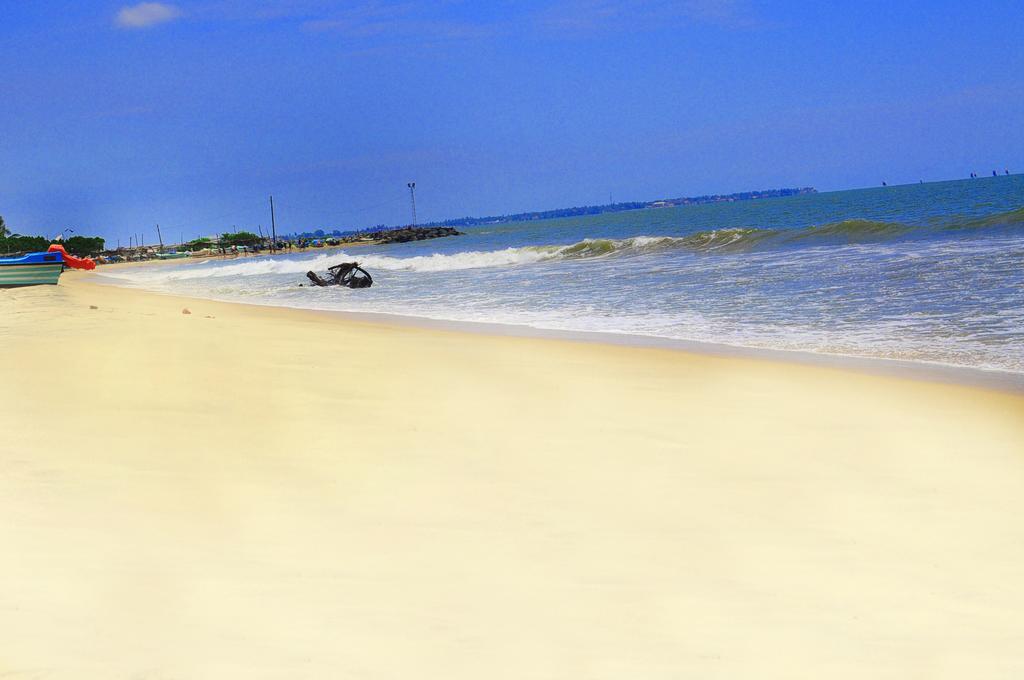 Lanka Beach Hotel Ettukala Esterno foto