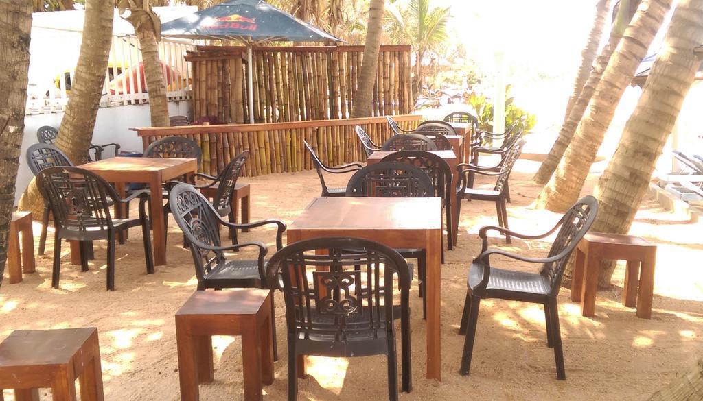 Lanka Beach Hotel Ettukala Esterno foto