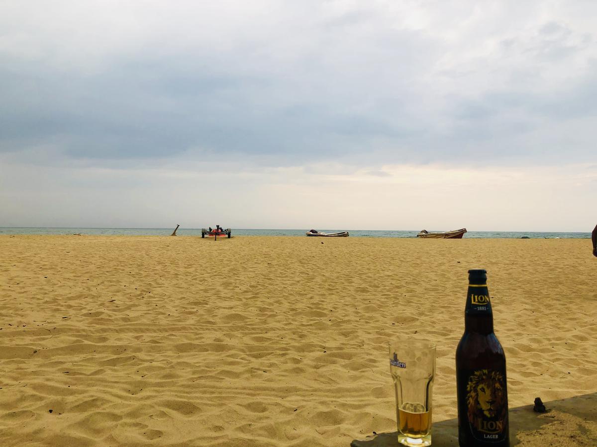 Lanka Beach Hotel Ettukala Esterno foto