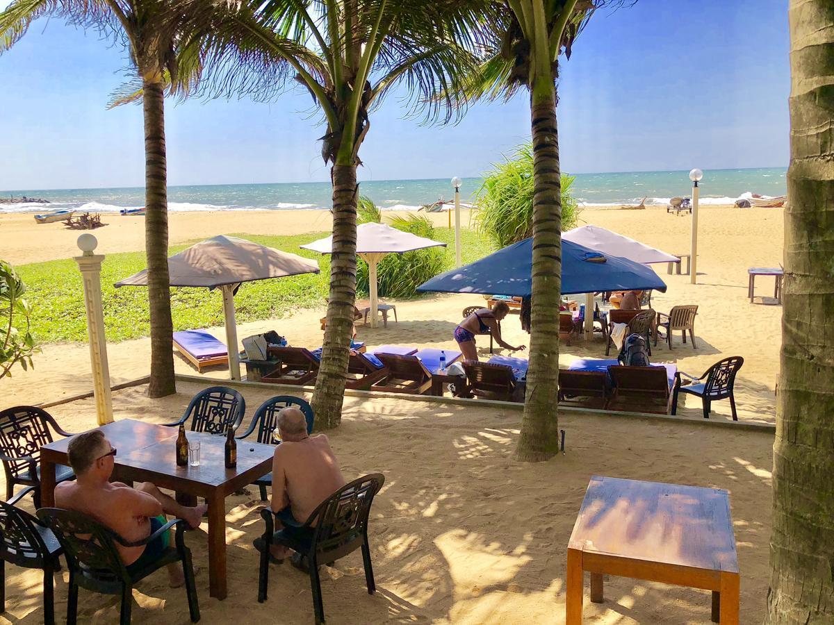 Lanka Beach Hotel Ettukala Esterno foto